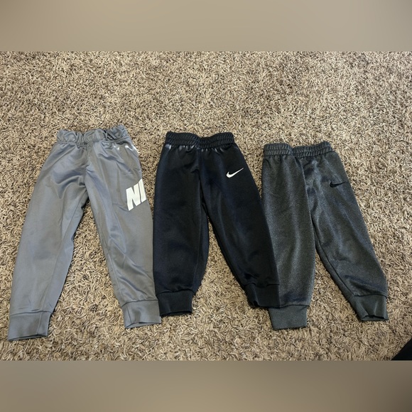 Nike Black and Gray Sweatpants and Joggers - Picture 1 of 2